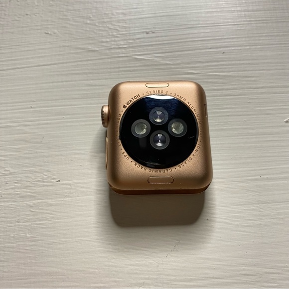 Apple Watch with Bands (broken screen) - Picture 7 of 12